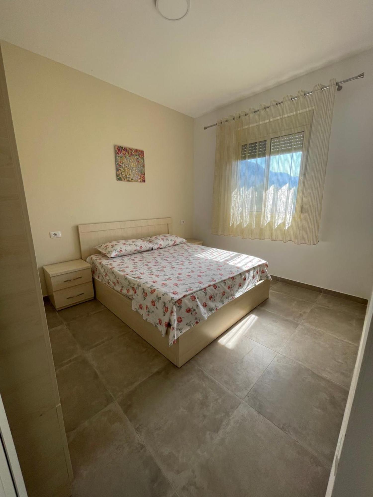 Villa Rei Baks-Rrjoll Exteriör bild