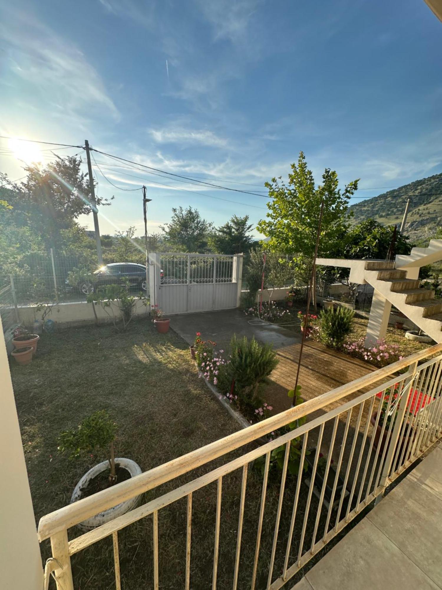 Villa Rei Baks-Rrjoll Exteriör bild